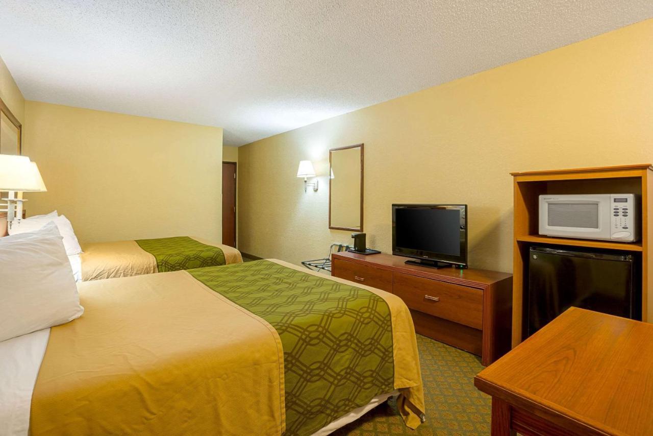 Rodeway Inn & Suites Kearney Exteriör bild