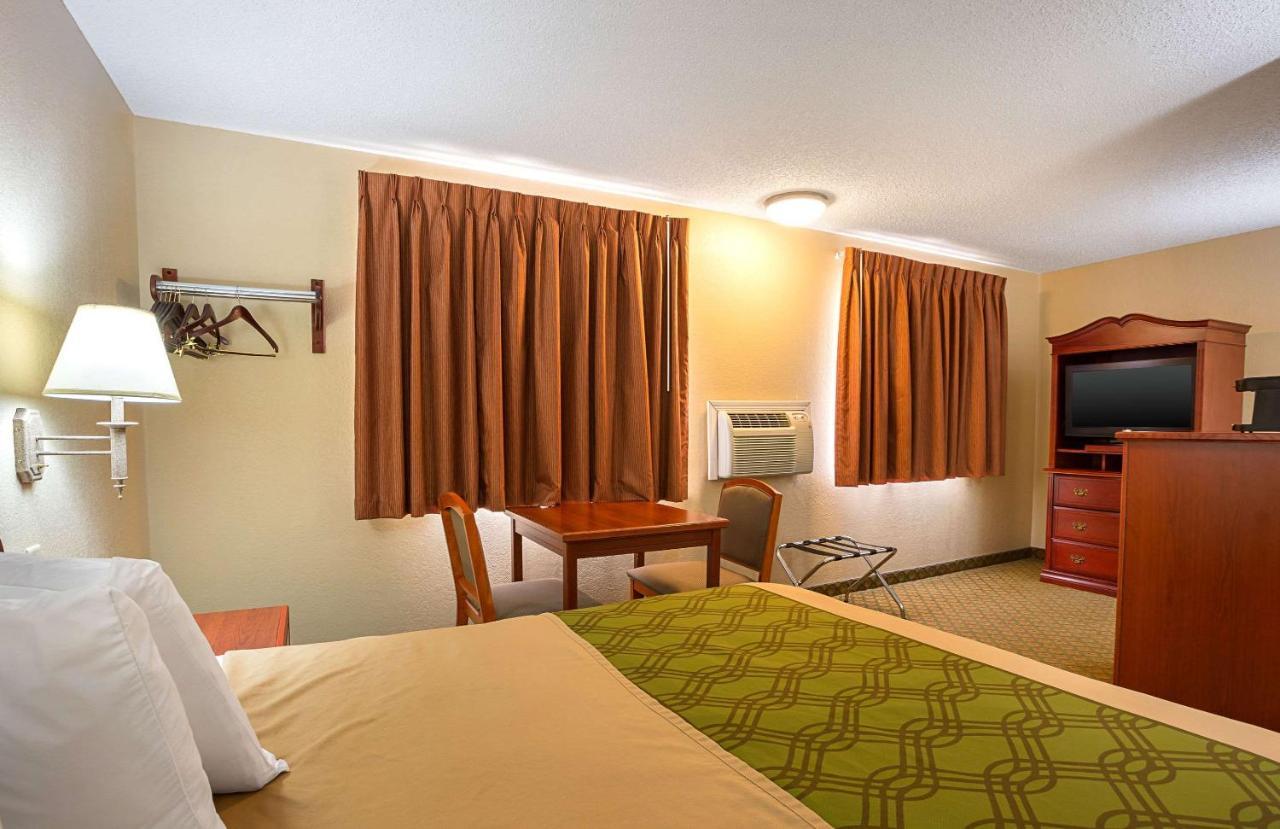 Rodeway Inn & Suites Kearney Exteriör bild
