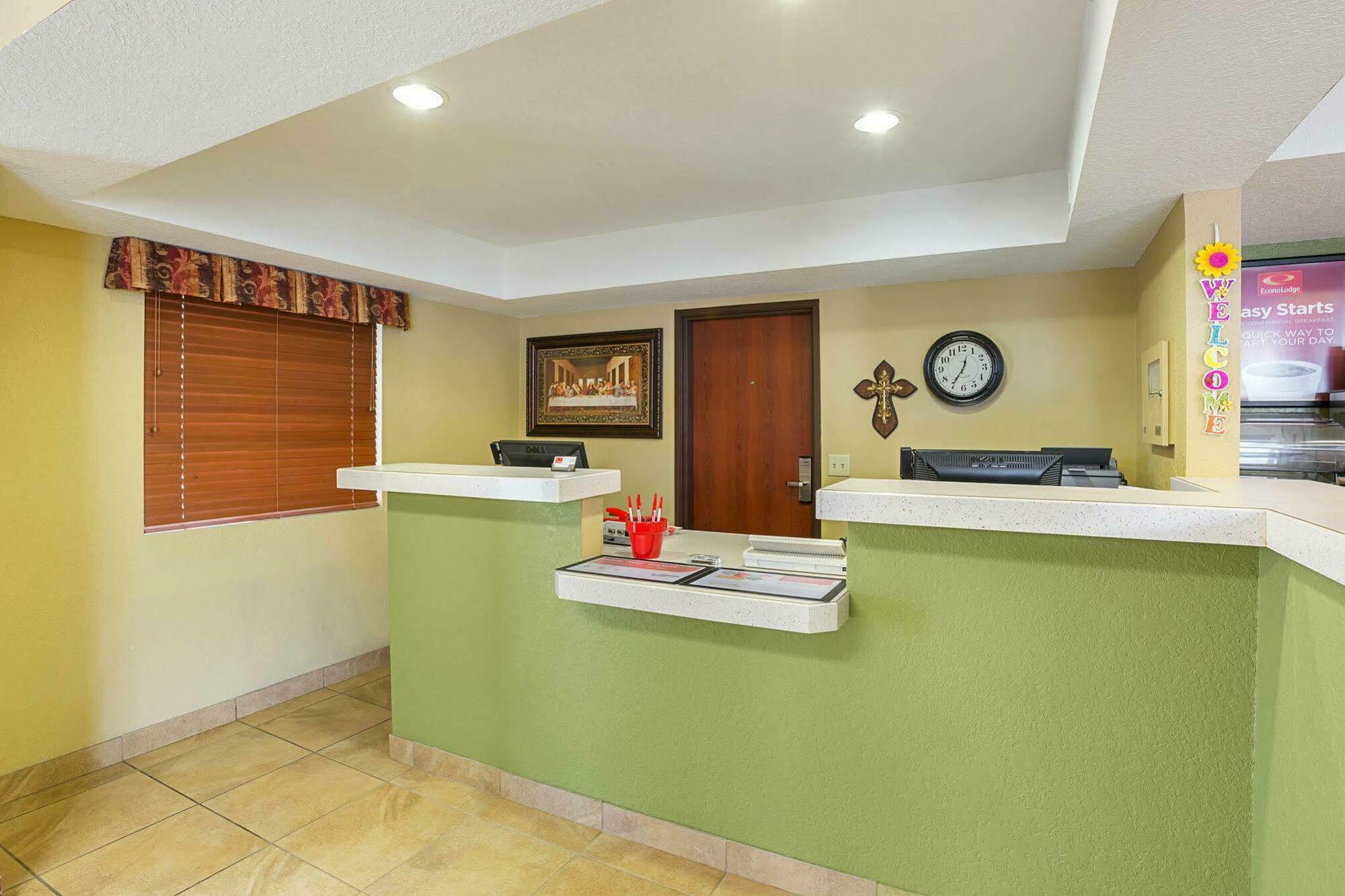 Rodeway Inn & Suites Kearney Exteriör bild