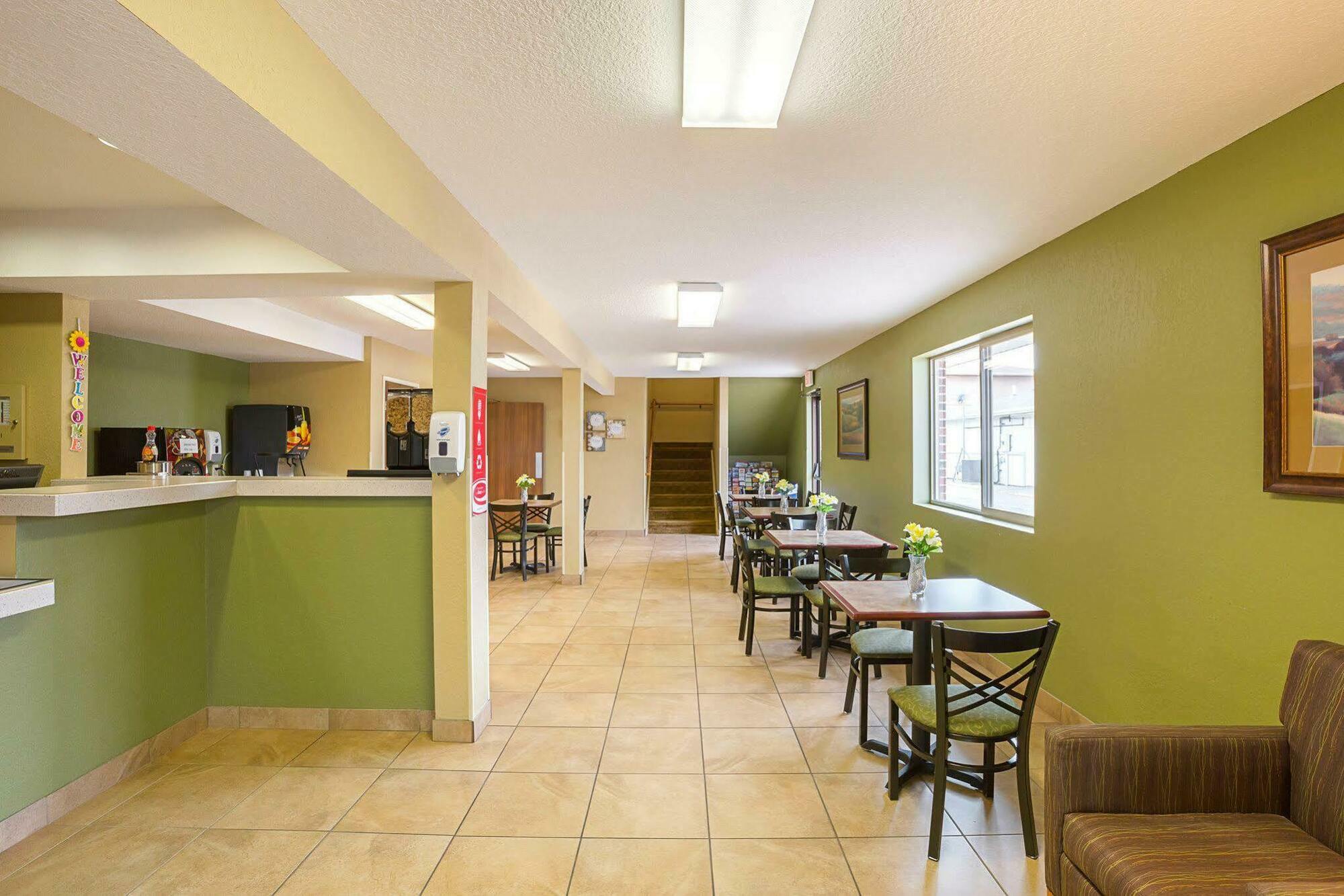 Rodeway Inn & Suites Kearney Exteriör bild