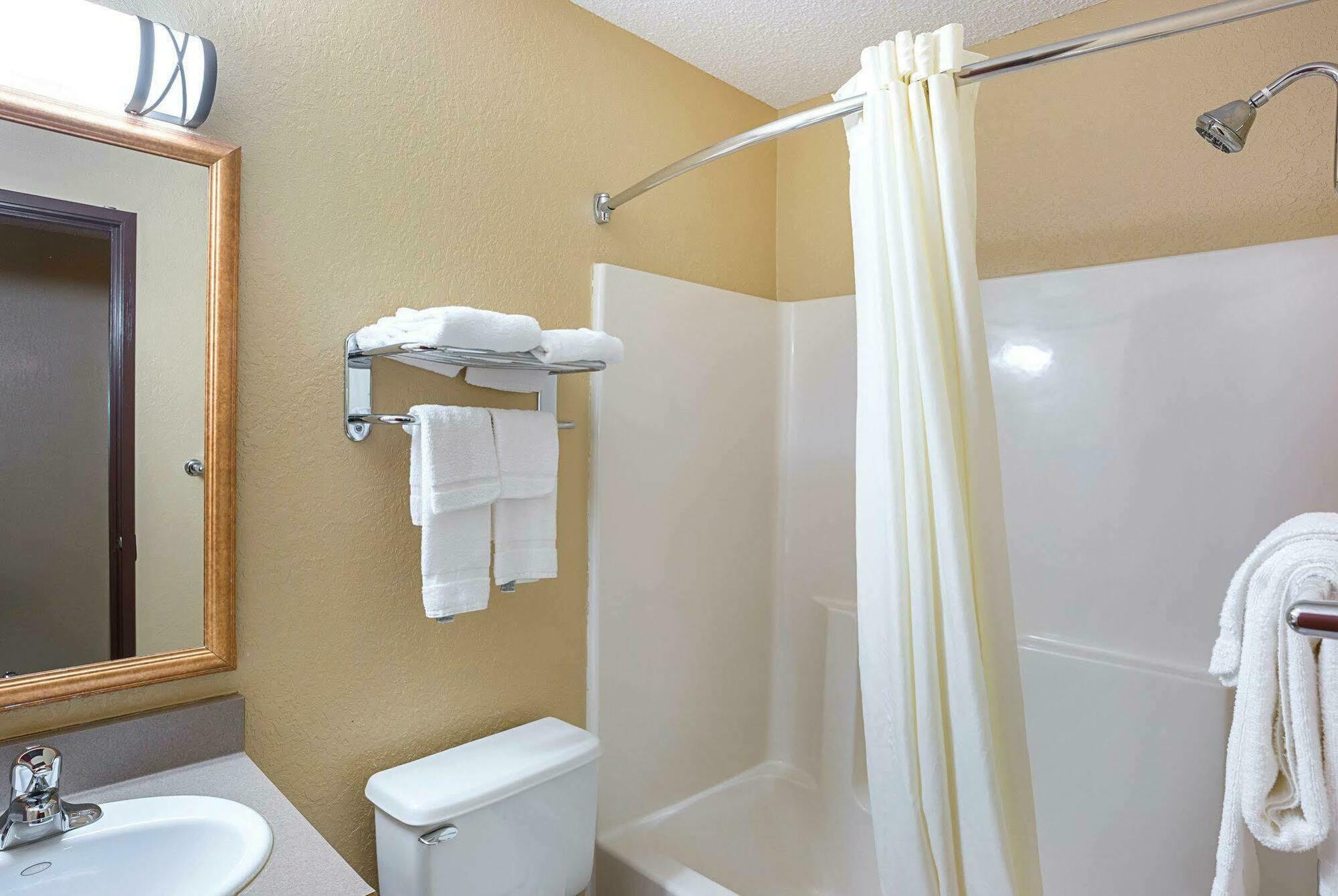 Rodeway Inn & Suites Kearney Exteriör bild